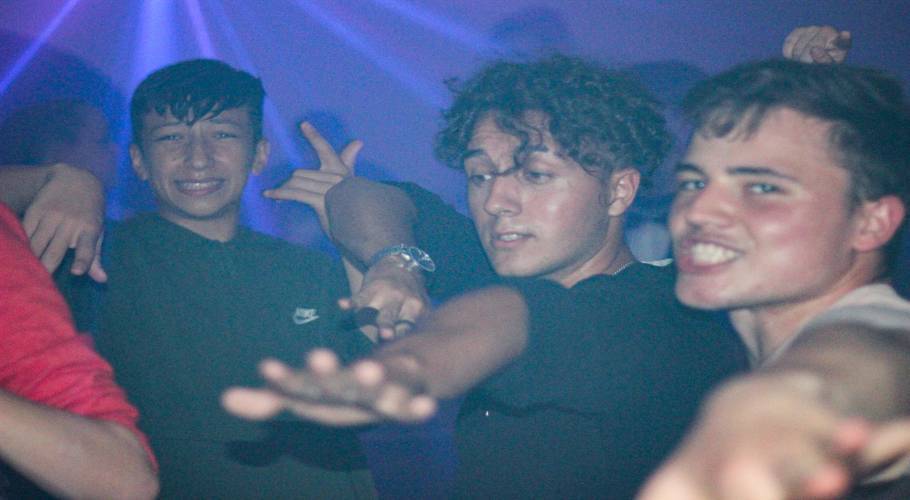 Ã–. Az Ã¡sz  srÃ¡cok